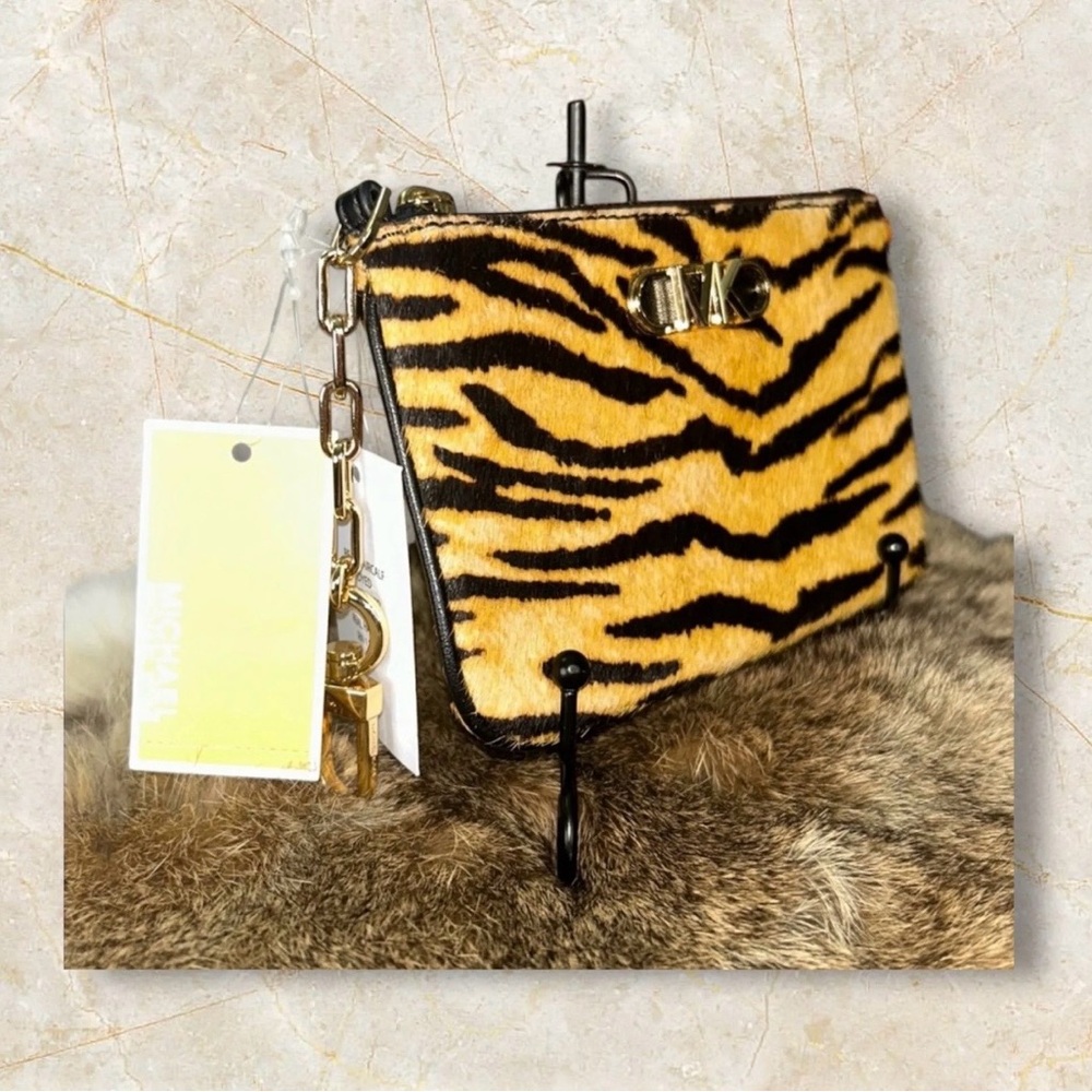 Michael Kors Parker Marigold
Key Card Holder Dyed Calf Hair 5.5'× 3.25" NWT $178 - Picture 3 of 5